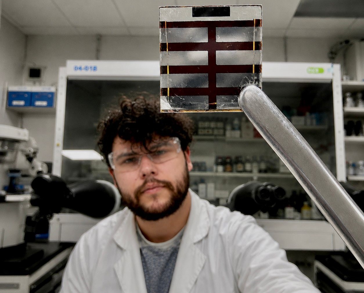 Nova estratégia melhora eficiência e durabilidade de células solares