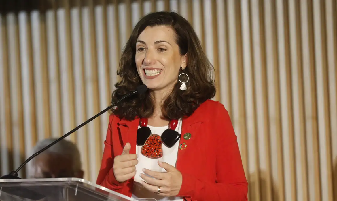 Fernanda Machiavelli assume Ministério do Desenvolvimento Agrário