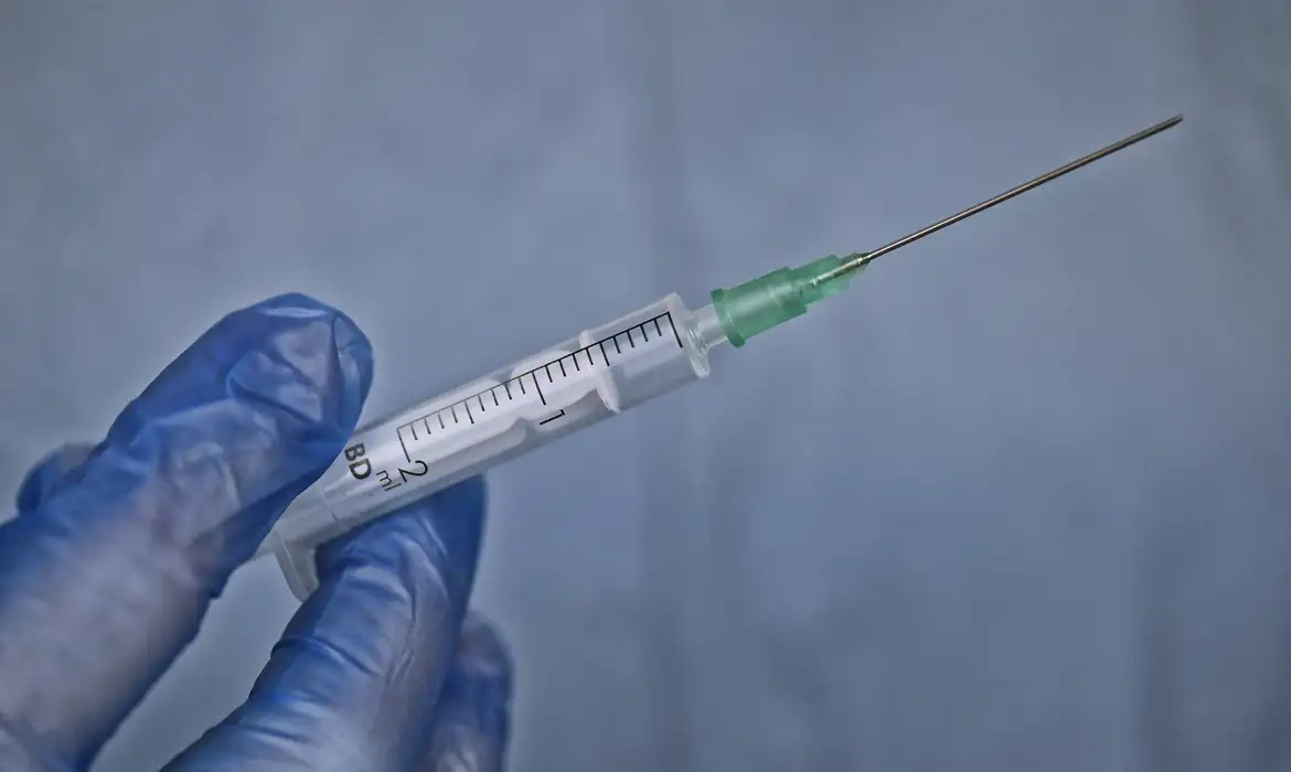 Anvisa alerta para riscos do uso inadequado de preenchedores dérmicos