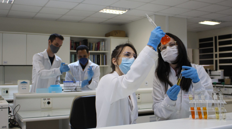 Inovação em Nanotecnologia Brasileira Promete Avanços no Tratamento de Doenças de Pele