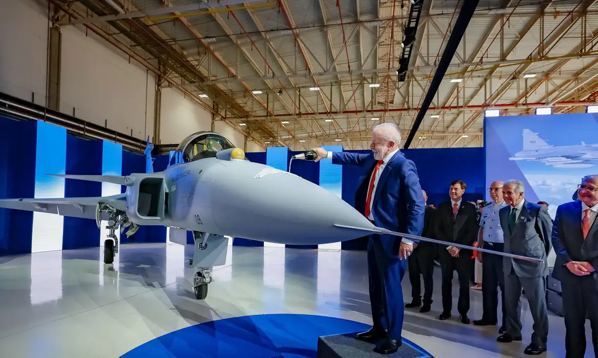Brasil inaugura produção nacional do caça Gripen F-39E