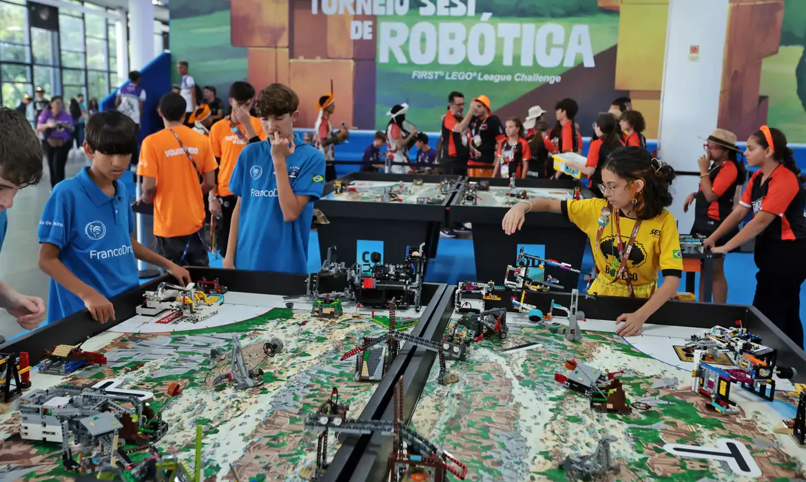 Festival SESI de Educação reúne jovens em campeonato nacional de robótica