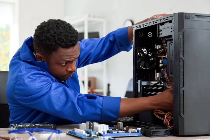Curso Gratuito de Manutenção de Computadores para Jovens em MS