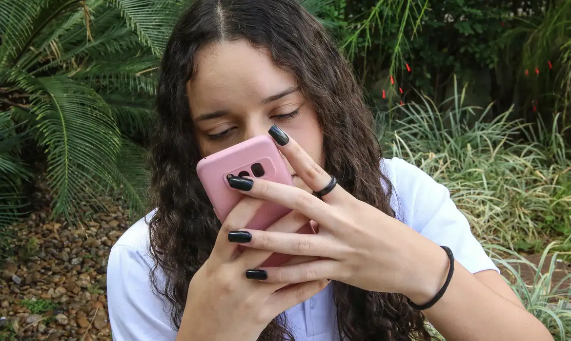 Cartilha orienta abordagem responsável da violência de gênero online
