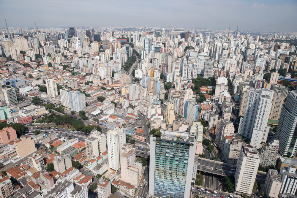 Podcast 'Vivendo a Cidade' explora urbanização e cotidiano brasileiro