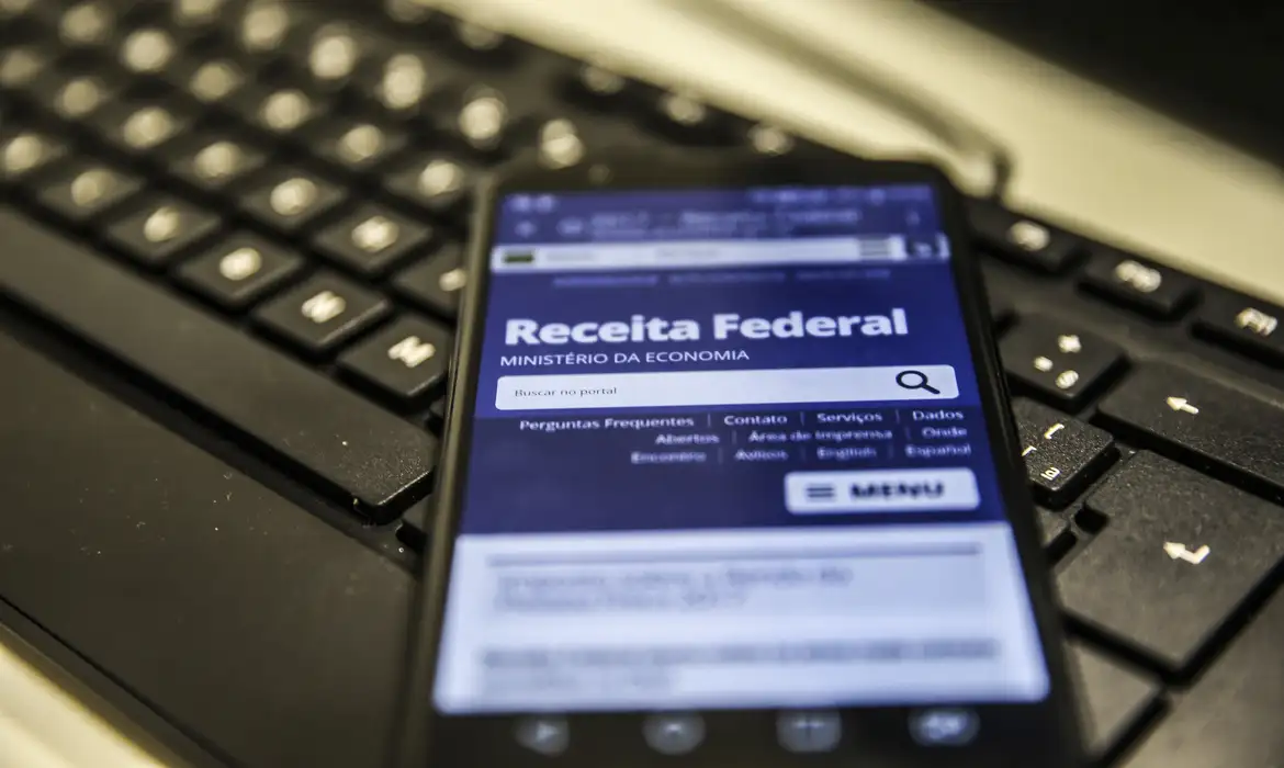 Empresas têm até sexta para enviar comprovantes do Imposto de Renda