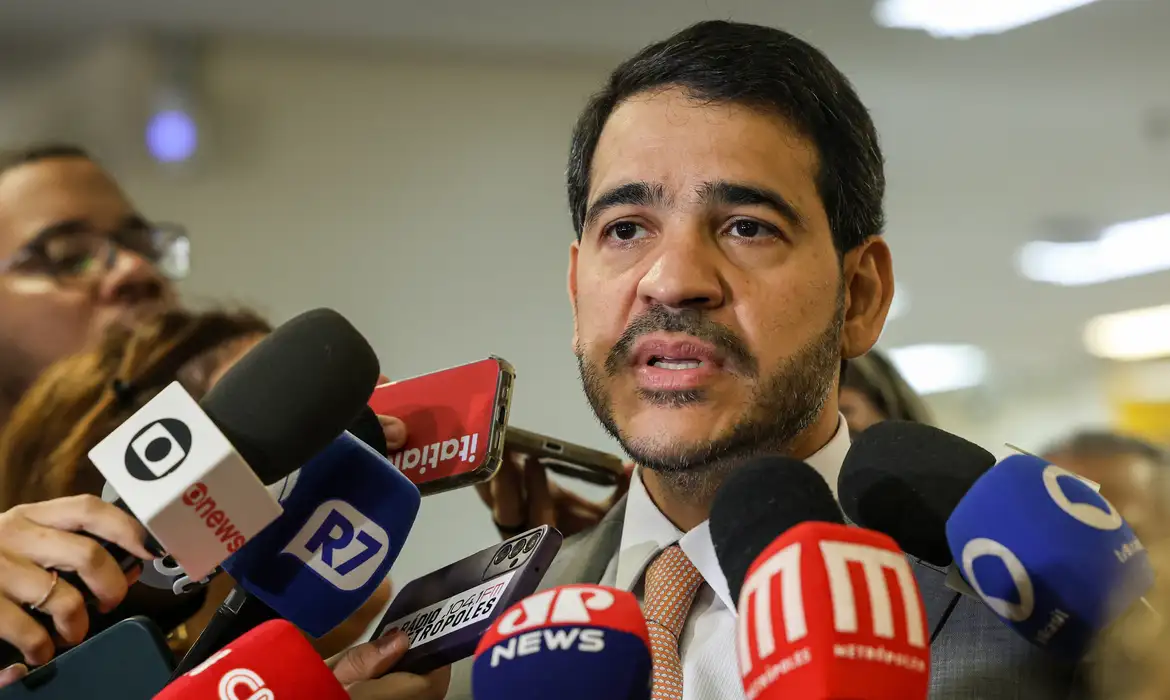 Senado antecipa sabatina de Jorge Messias para STF e lê parecer na CCJ