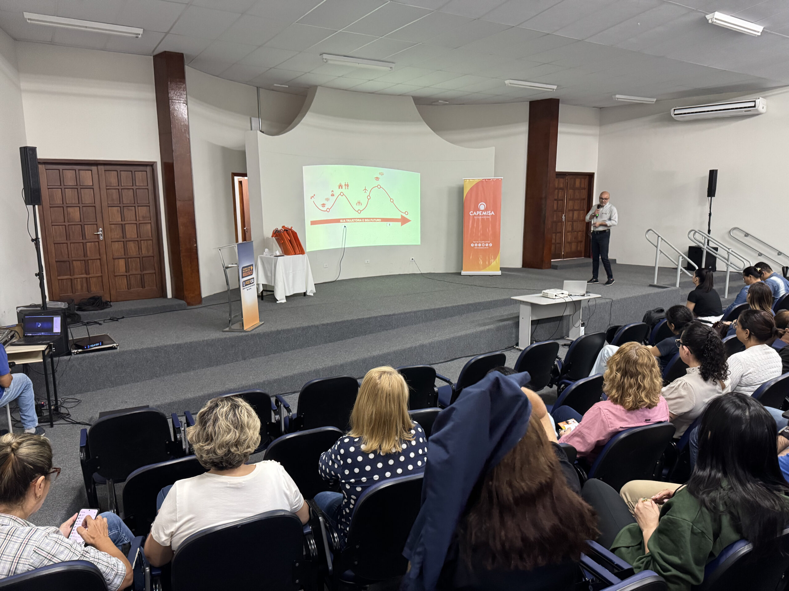 Servidores Municipais Participam de Palestra sobre Educação Financeira em MS