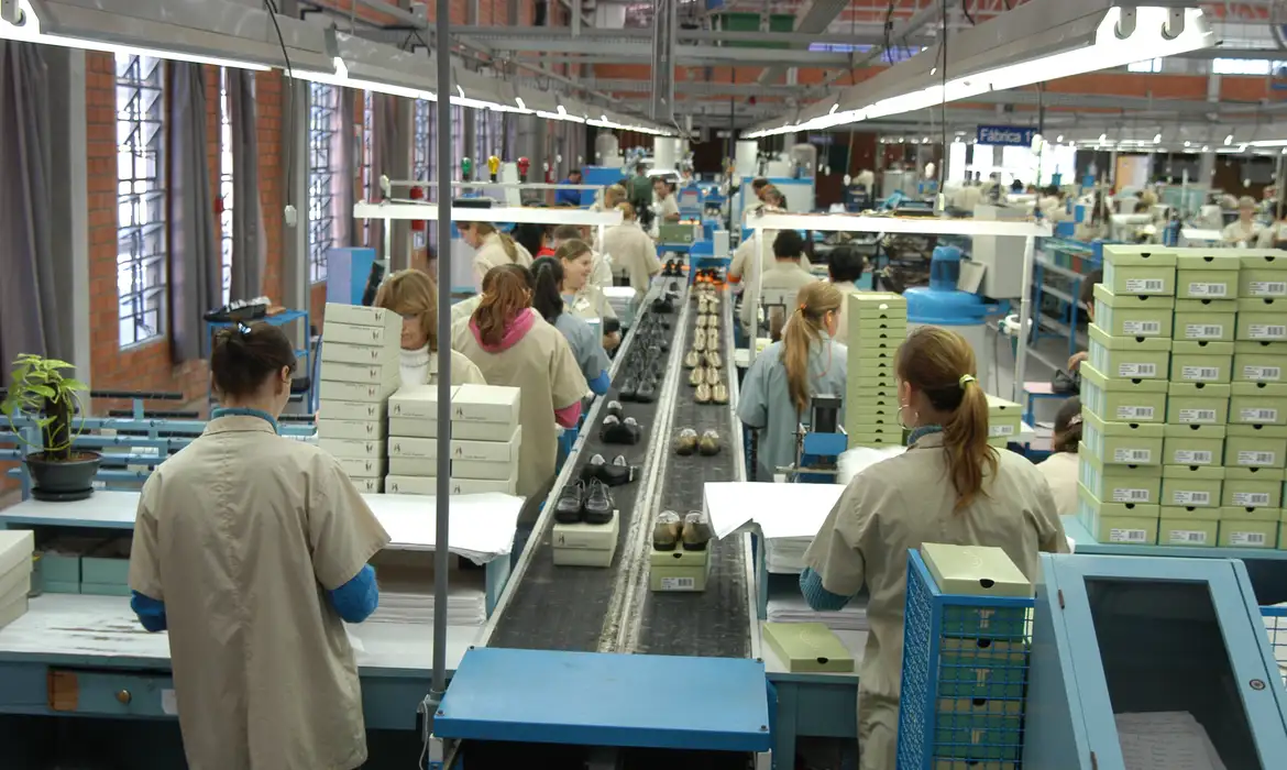 Empresas devem enviar dados salariais por gênero até este sábado