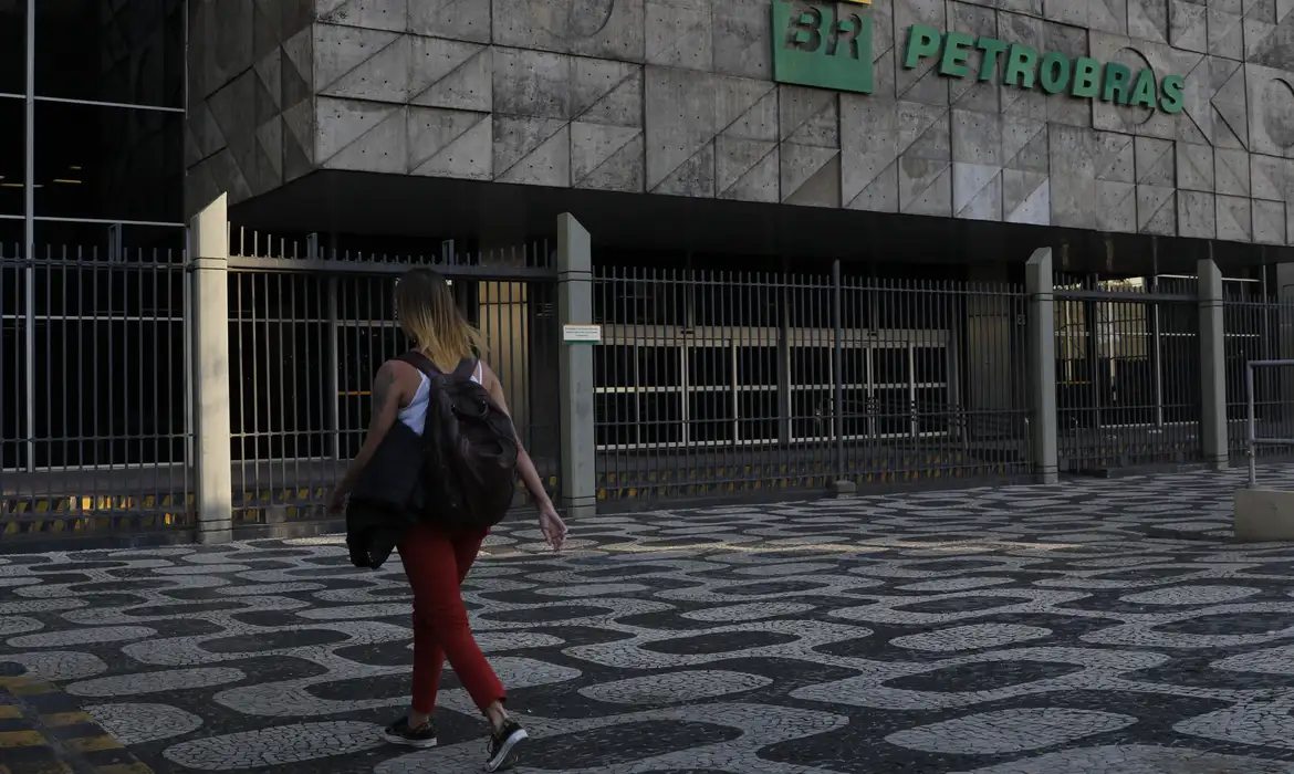 Petrobras busca reduzir impacto da alta do petróleo no Brasil