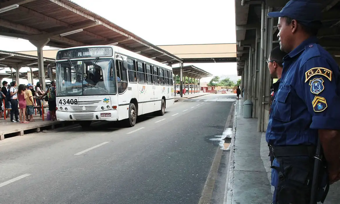 Greve dos rodoviários paralisa transporte urbano em São Luís por reajuste