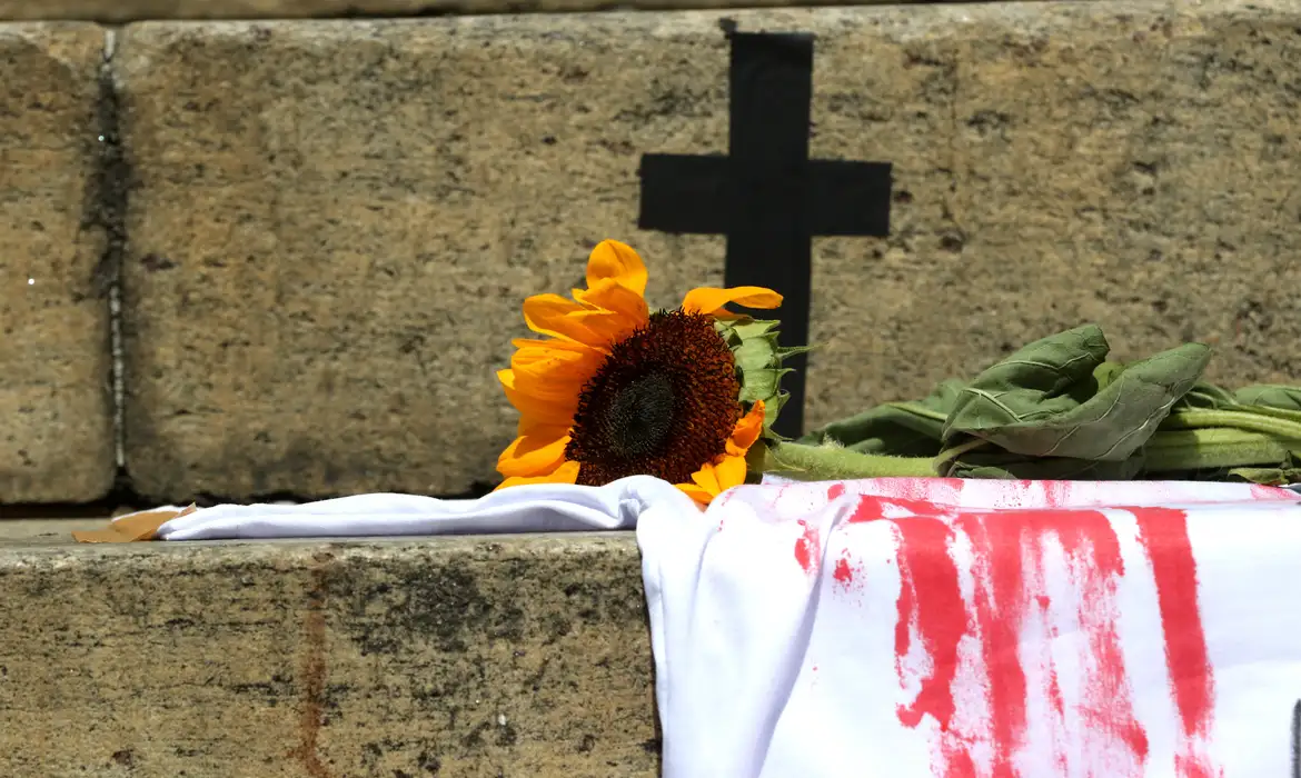 Feminicídio no Brasil cresce 34% e números oficiais subestimam casos
