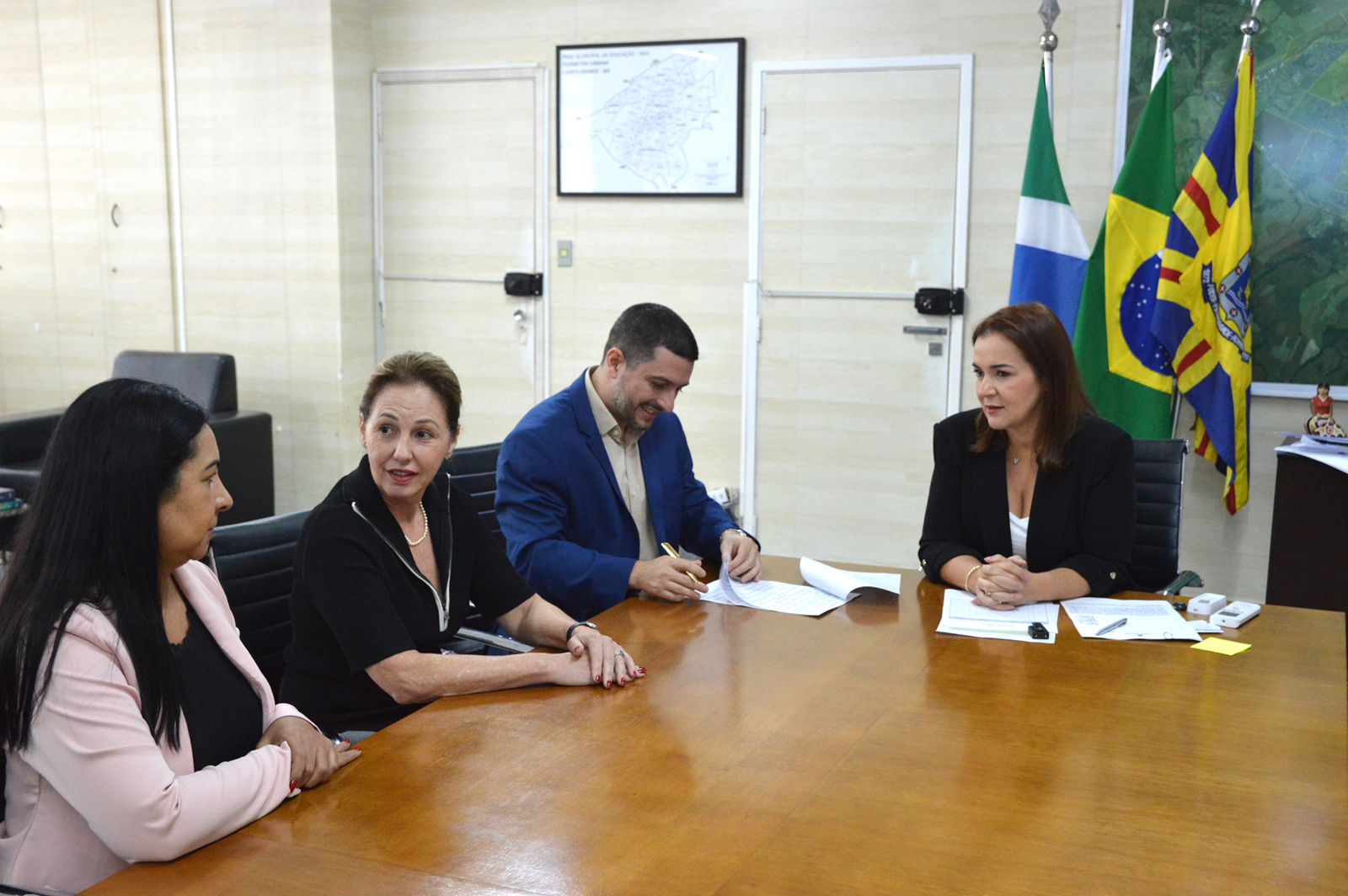 PrefCG firma convênio com maternidade para atender mães atípicas