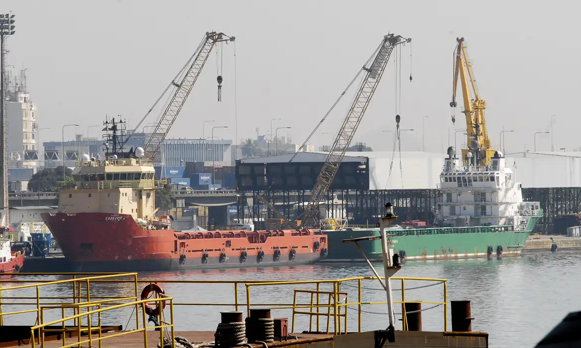 Justiça mantém liminar que suspende imposto de 12% sobre exportação de petróleo