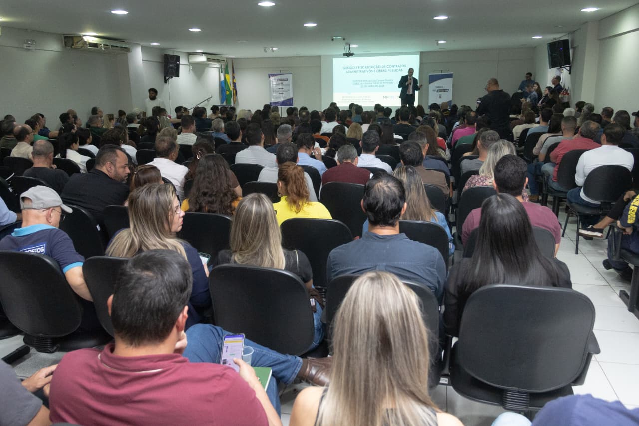 Prefeitura promove palestra sobre fiscalização de contratos administrativos