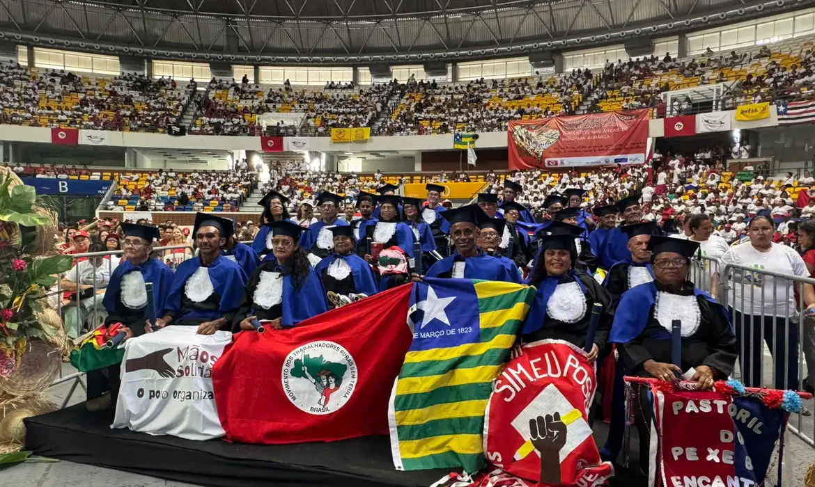 Recife celebra 30 mil alfabetizados em programa social de educação