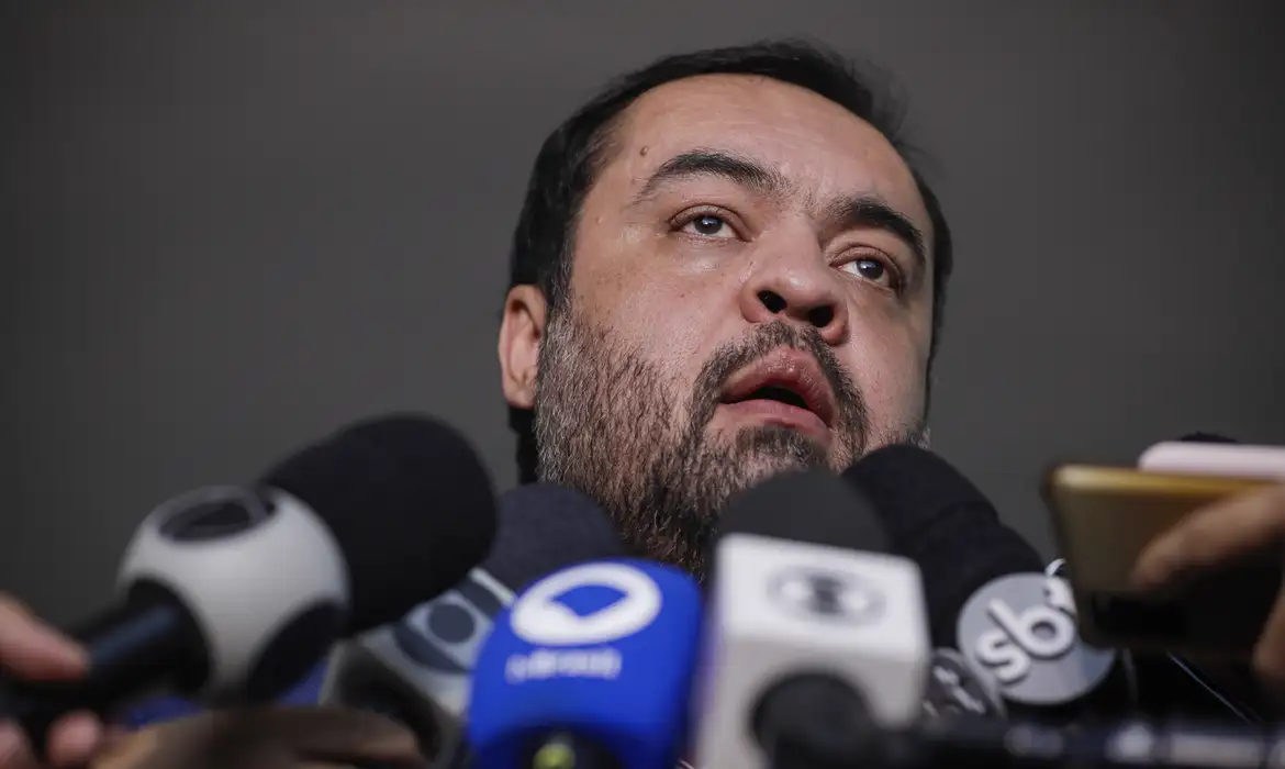 Ministro suspende julgamento sobre cassação do governador do Rio