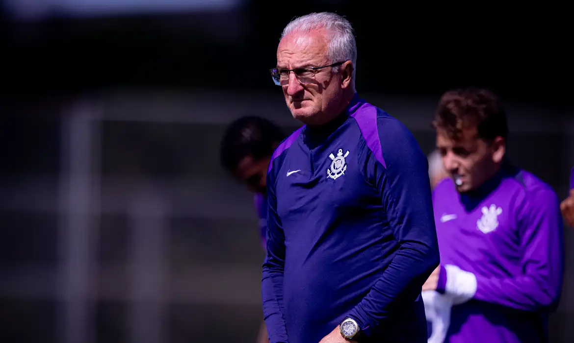 Corinthians demite Dorival Júnior após derrota e queda no Brasileirão
