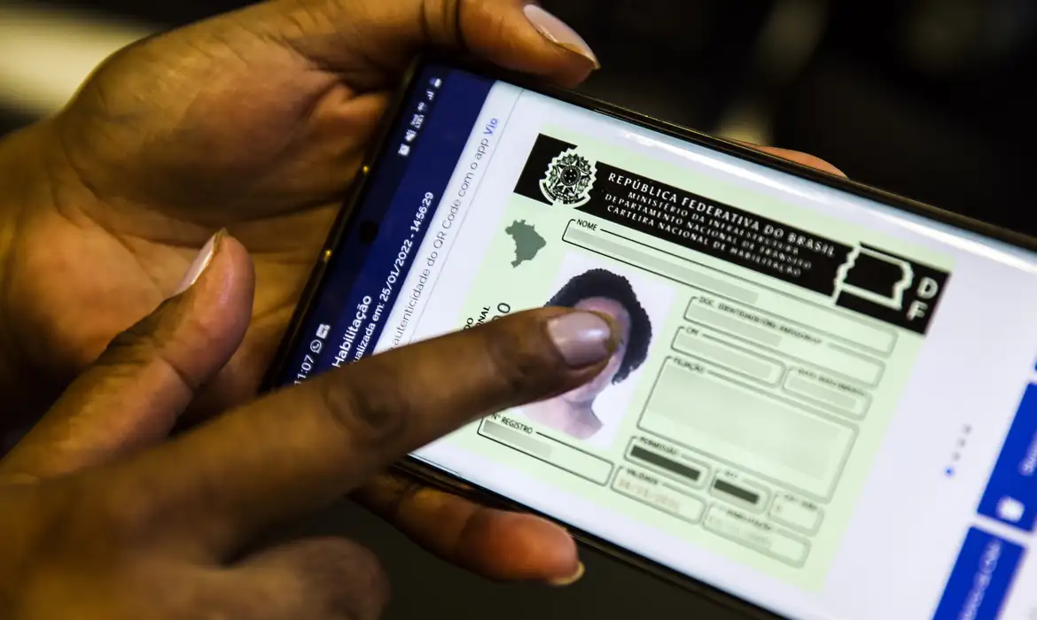 Abramet alerta para riscos com nova regra de renovação automática da CNH
