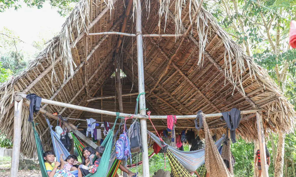 Povo Parakanã reocupa terra indígena após retirada de invasores