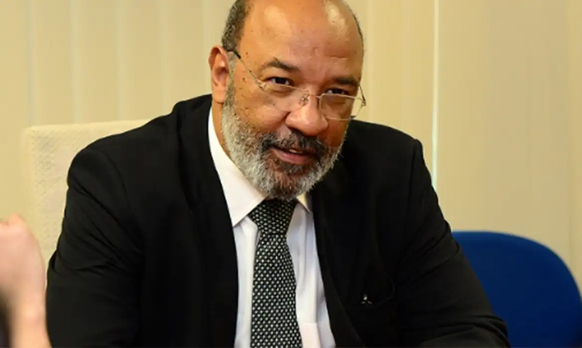 Morte de Mário Theodoro, referência no combate ao racismo no Brasil