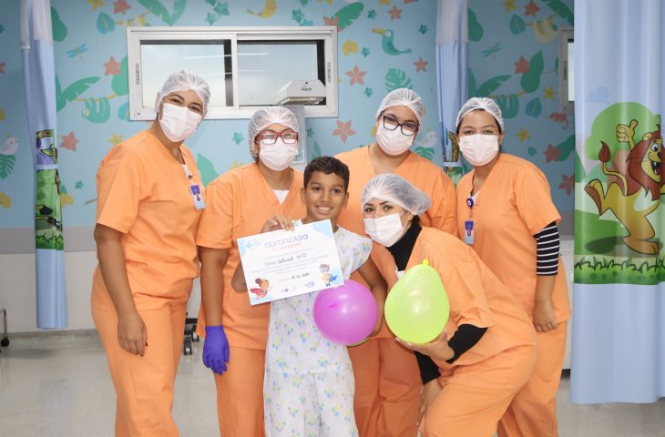 Hospital de Dourados celebra alta com Certificado de Coragem para crianças