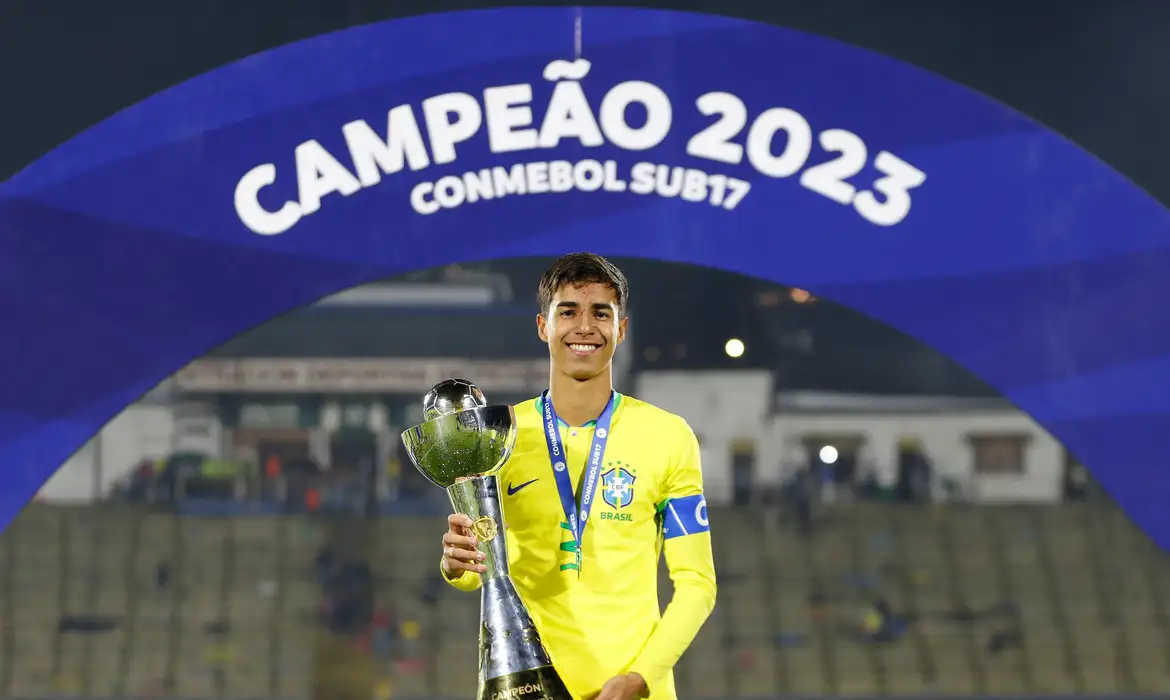 Vitor Reis é convocado por Ancelotti para amistoso do Brasil nos EUA