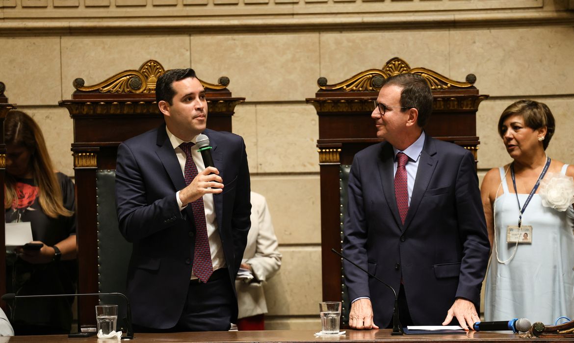 Eduardo Cavaliere assume prefeitura do Rio de Janeiro em cerimônia oficial