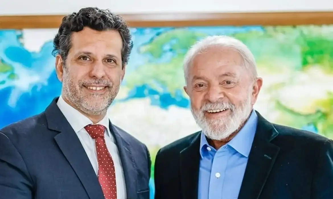 Leonardo Barchini assume Ministério da Educação com foco em conectividade