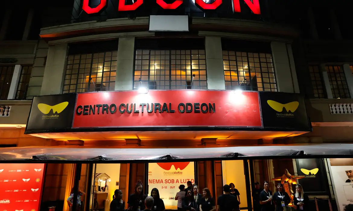 Cine Odeon celebra 100 anos mantendo viva tradição do cinema no Rio