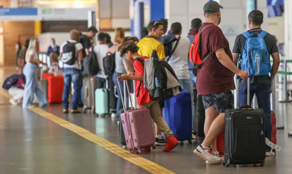 Governo atua para conter alta nas passagens aéreas, afirma presidente da Anac
