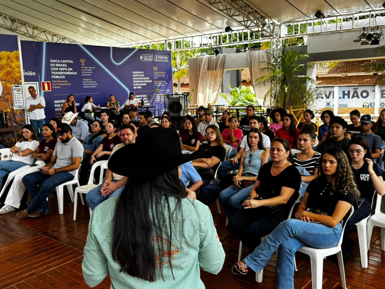 Curso na Expogrande capacita acadêmicos em cuidados no nascimento de potros