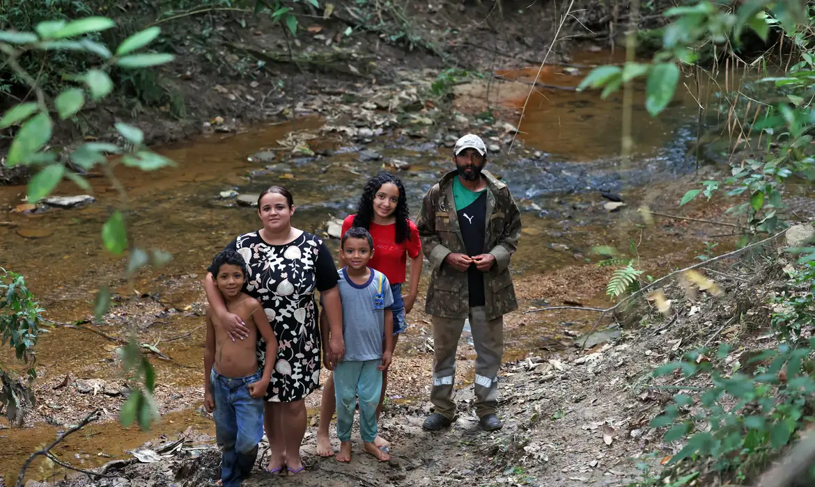 Crianças quilombolas enfrentam desafios para estudar em área rural de Goiás
