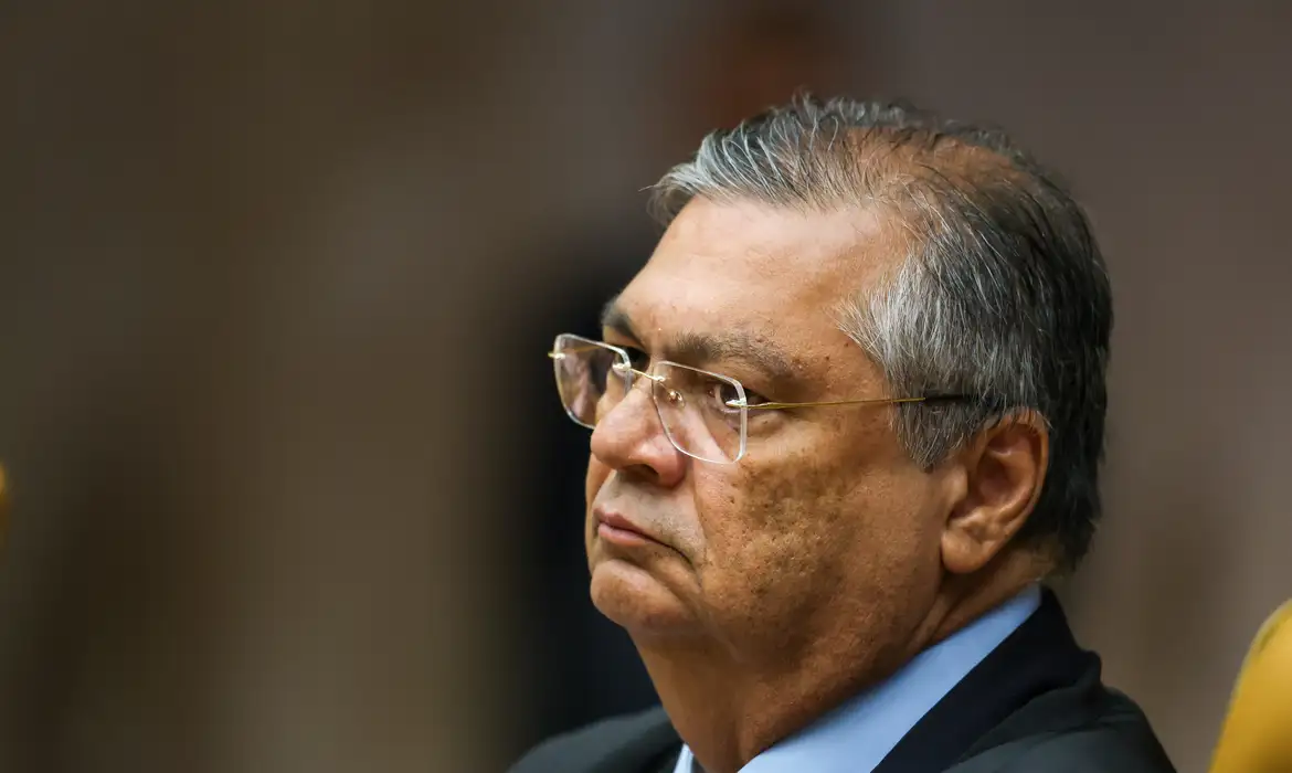 Ministro Flávio Dino suspende quebra de sigilo de Lulinha pela CPMI do INSS
