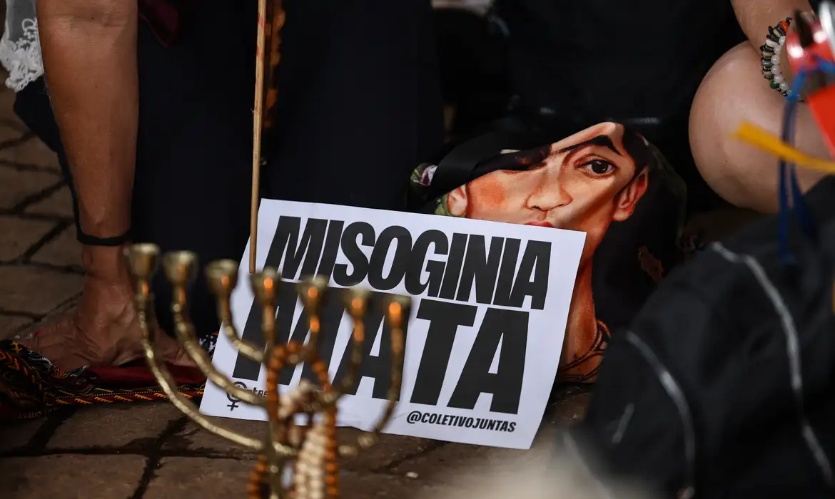 Senado aprova projeto que criminaliza discurso misógino no Brasil