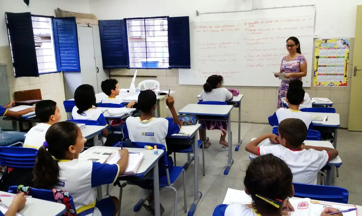 Educação básica incluirá prevenção à violência contra a mulher