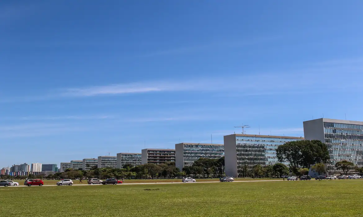 Senado aprova criação de mais de 24 mil cargos no serviço público federal