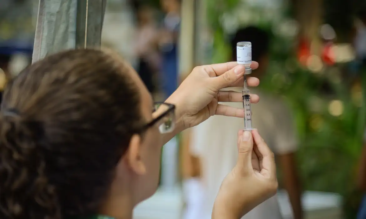 Campanha de vacinação contra gripe inicia em várias regiões do Brasil