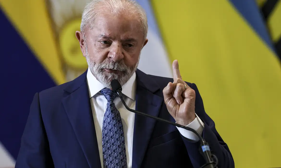 Lula pede paz e critica gastos militares em discurso na FAO