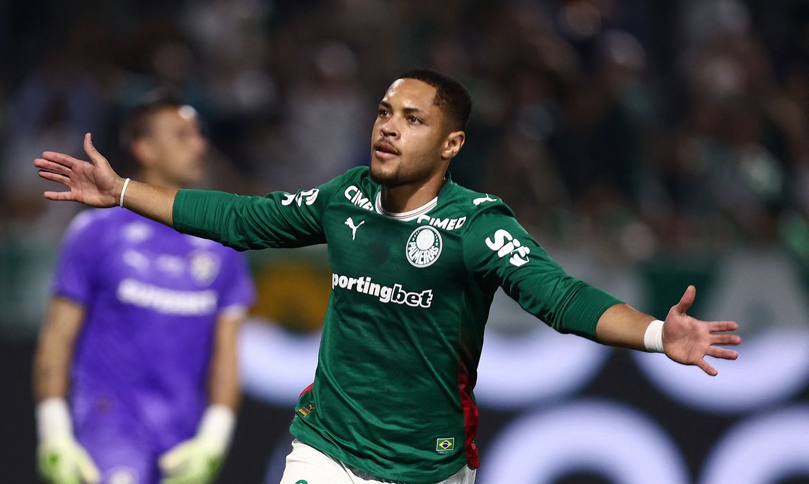 Palmeiras vence Fluminense e segue líder do Campeonato Brasileiro