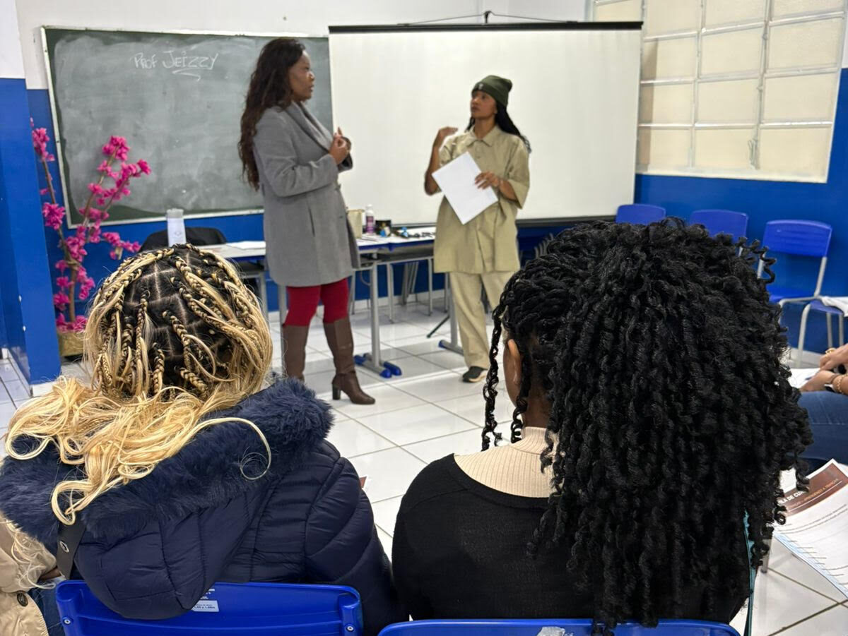 Curso Gratuito de Tranças Capacita Jovens no CRAS Canguru