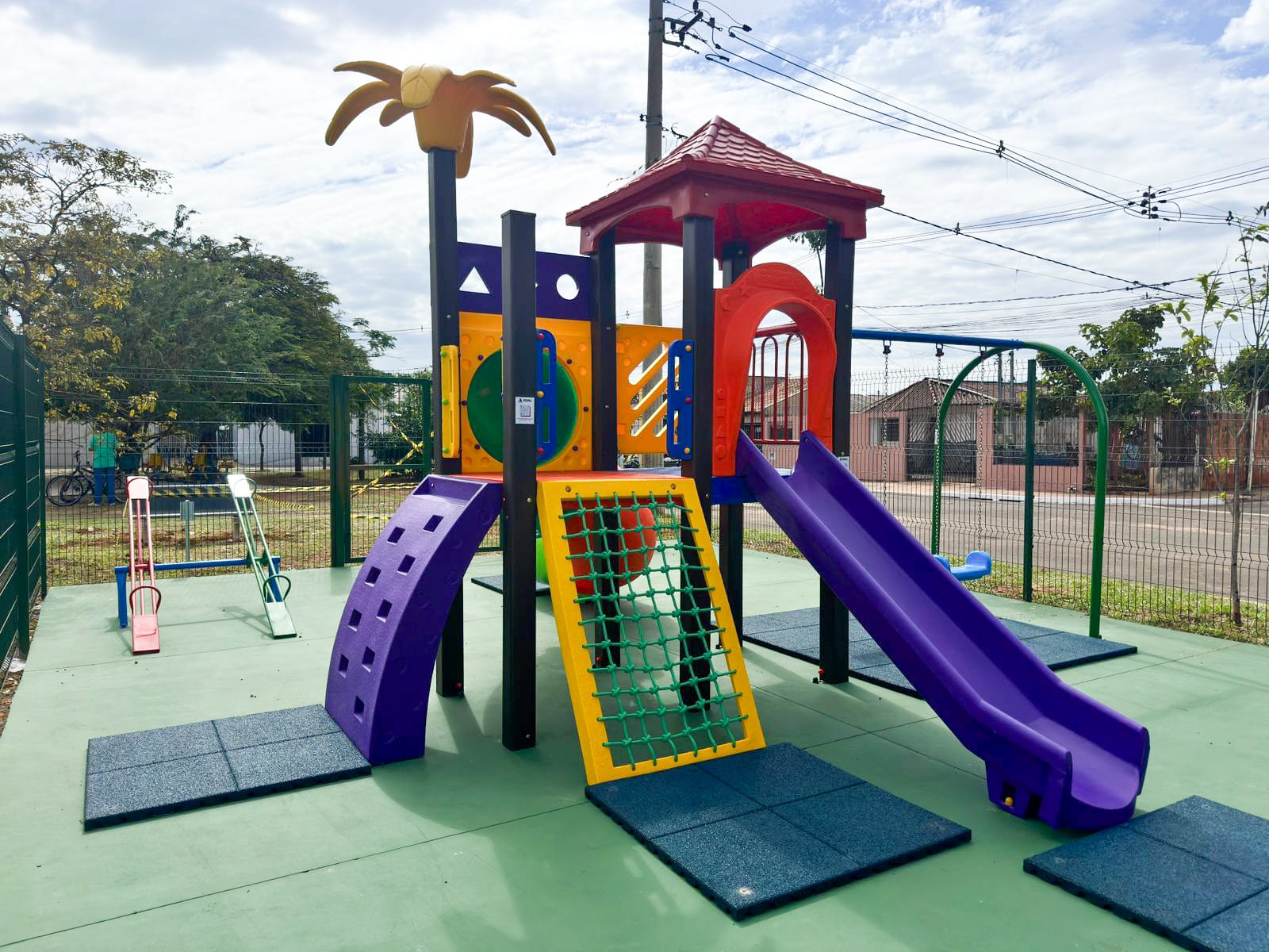 Campo Grande entrega 10º parquinho infantil em parceria com o MPT