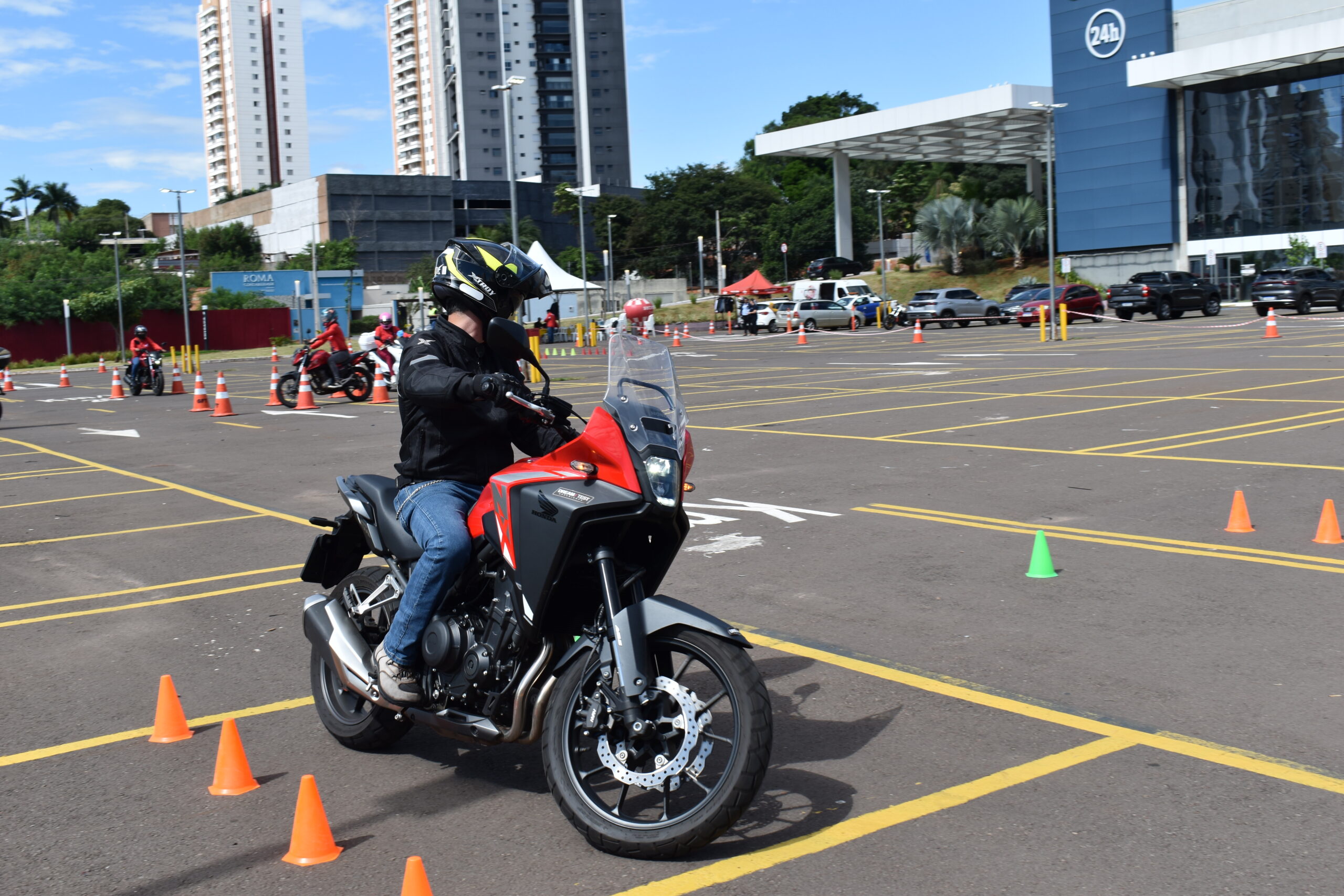 Curso Gratuito de Pilotagem Segura em Campo Grande Promove Segurança no Trânsito