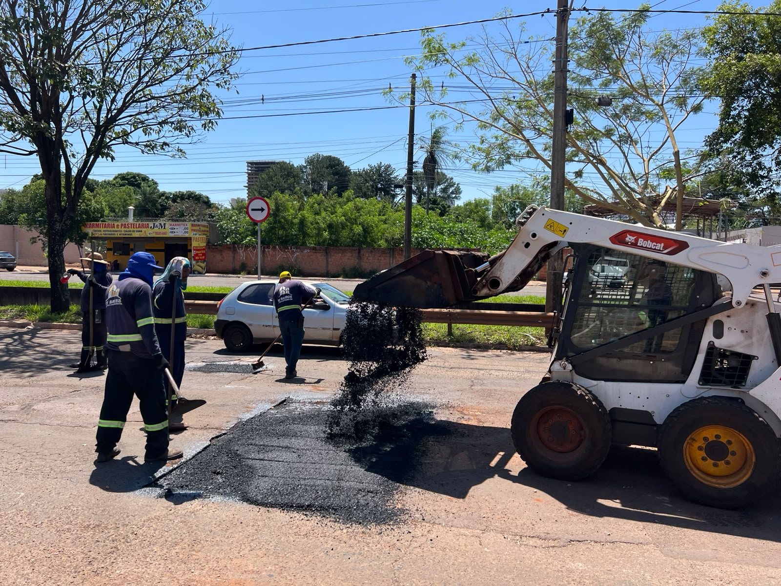 Campo Grande intensifica tapa-buracos com 12 frentes de trabalho
