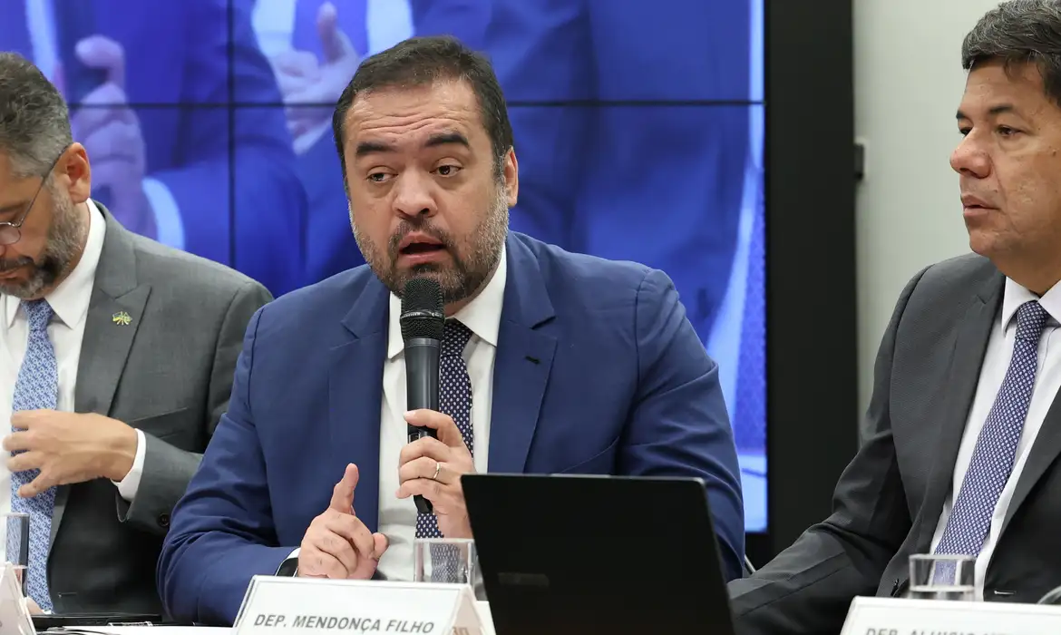 TSE retoma julgamento sobre cassação do governador Cláudio Castro
