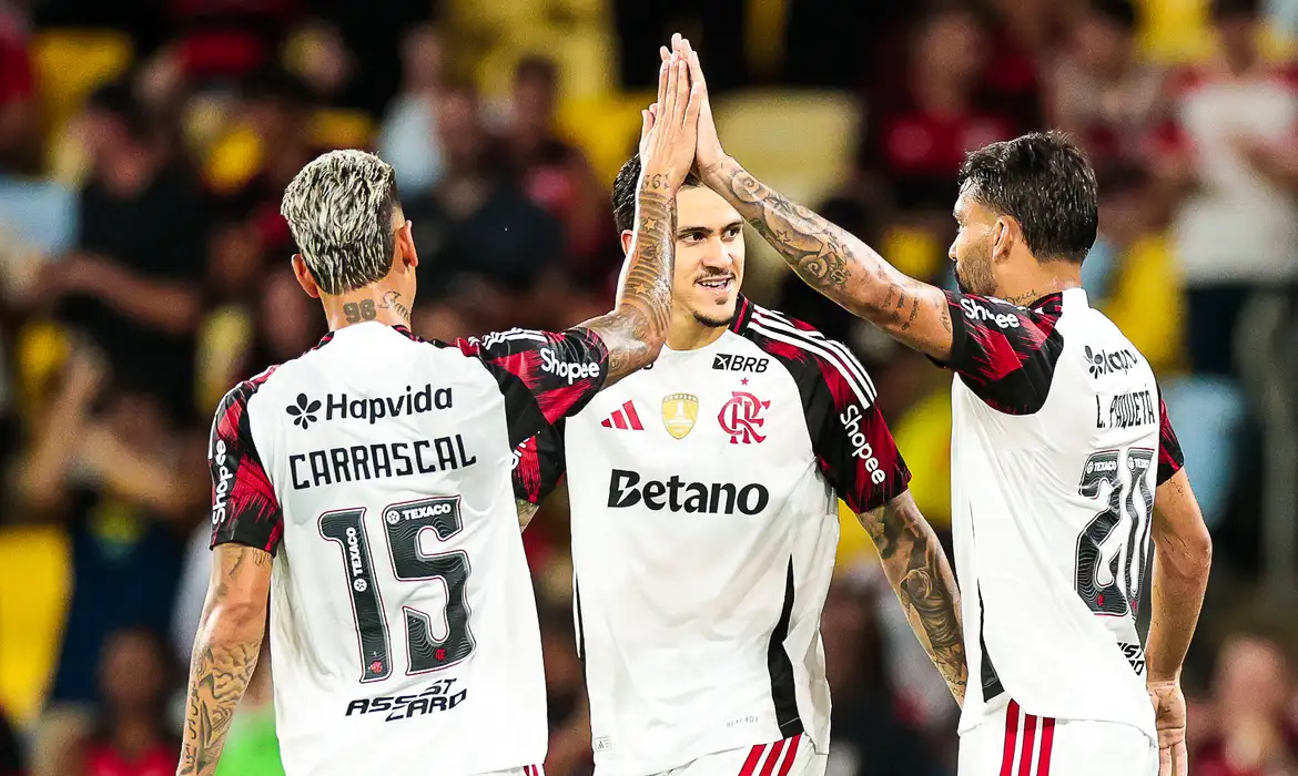 Flamengo vence Madureira e avança à final do Carioca 2026
