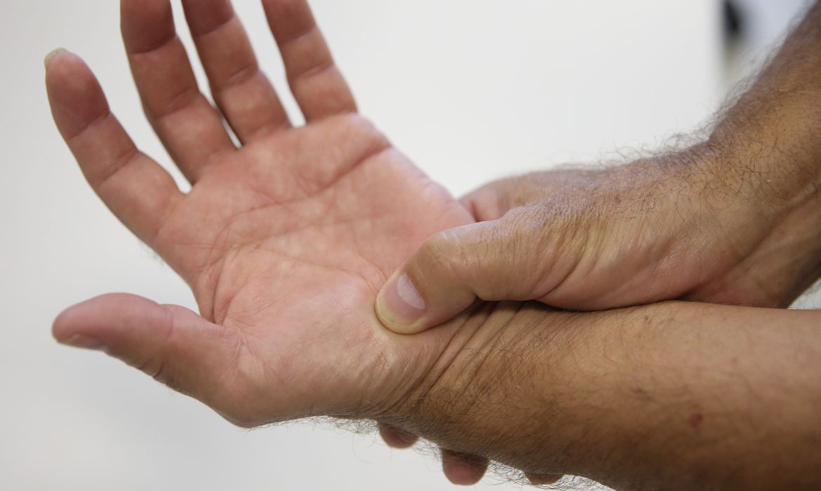 SUS amplia tratamento e reconhecimento da fibromialgia no Brasil