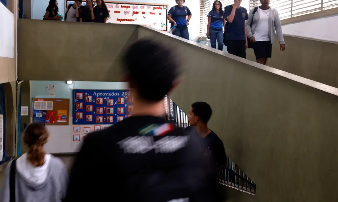 Unicef alerta para falta de água em escolas que afeta 75 mil alunos
