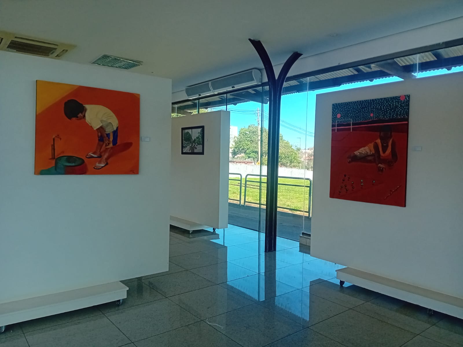 Exposição 'Olhar Suspenso' em Campo Grande traz memórias e arte gratuita