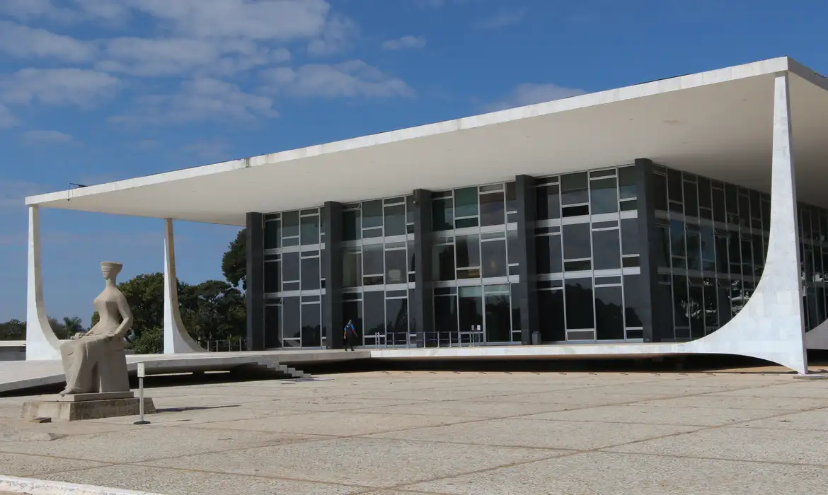 STF mantém prisão de Bolsonaro com votos contrários à domiciliar